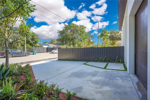 Villa ou maison à vendre à Miami, Floride: 3 chambres, 182.83 m2 № 2025196 - photo 6