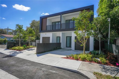 Villa ou maison à vendre à Miami, Floride: 3 chambres, 182.83 m2 № 2025196 - photo 3