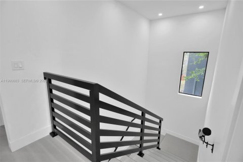 Villa ou maison à vendre à Miami, Floride: 3 chambres, 182.83 m2 № 2025196 - photo 28