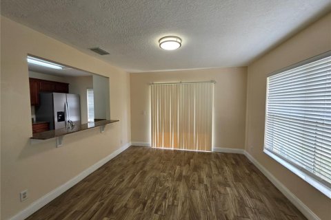 House in Valrico, Florida 3 bedrooms, 130.81 sq.m. № 2395826 - photo 5