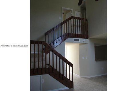 Снять в аренду таунхаус в Хомстед, Флорида 3 спальни, 132.2м2, № 1995577 - фото 9