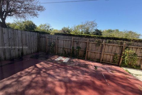 Снять в аренду таунхаус в Хомстед, Флорида 3 спальни, 132.2м2, № 1995577 - фото 20