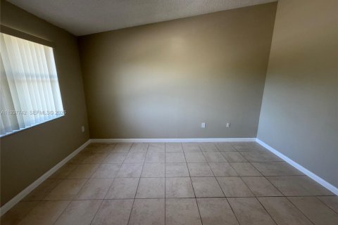 Снять в аренду таунхаус в Хомстед, Флорида 3 спальни, 132.2м2, № 1995577 - фото 29