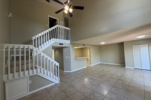 Снять в аренду таунхаус в Хомстед, Флорида 3 спальни, 132.2м2, № 1995577 - фото 19