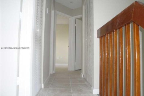 Снять в аренду таунхаус в Хомстед, Флорида 3 спальни, 132.2м2, № 1995577 - фото 12