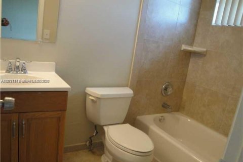 Снять в аренду таунхаус в Хомстед, Флорида 3 спальни, 132.2м2, № 1995577 - фото 14