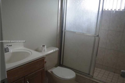 Снять в аренду таунхаус в Хомстед, Флорида 3 спальни, 132.2м2, № 1995577 - фото 5