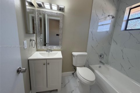 Снять в аренду таунхаус в Хомстед, Флорида 3 спальни, 132.2м2, № 1995577 - фото 27