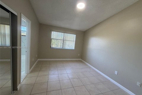 Снять в аренду таунхаус в Хомстед, Флорида 3 спальни, 132.2м2, № 1995577 - фото 30