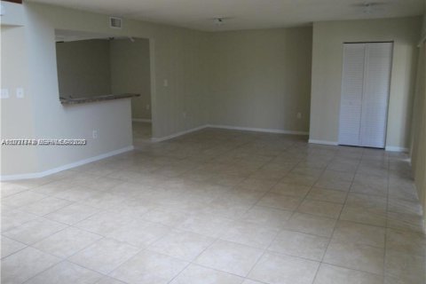 Снять в аренду таунхаус в Хомстед, Флорида 3 спальни, 132.2м2, № 1995577 - фото 3