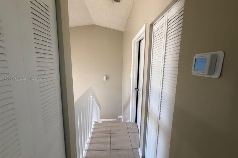 Снять в аренду таунхаус в Хомстед, Флорида 3 спальни, 132.2м2, № 1995577 - фото 23