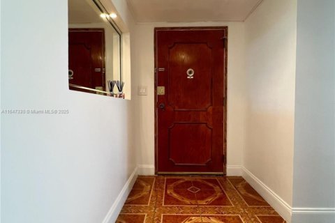 Купить кондоминиум в Майами, Флорида 2 спальни, 116.41м2, № 1941316 - фото 13