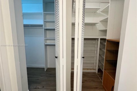 Купить кондоминиум в Майами, Флорида 2 спальни, 116.41м2, № 1941316 - фото 18
