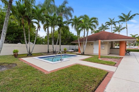 Condo in Hialeah, Florida, 2 bedrooms  № 1993272 - photo 16