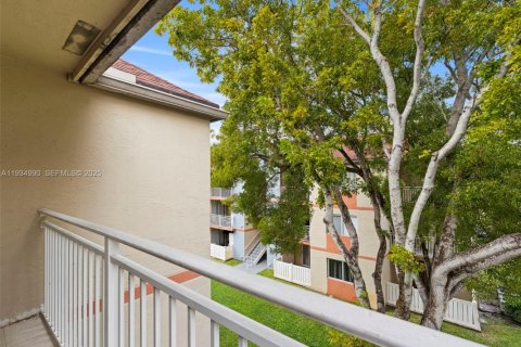 Condo in Hialeah, Florida, 2 bedrooms  № 1993272 - photo 26