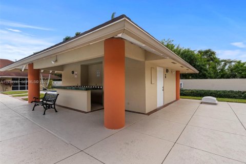 Condo in Hialeah, Florida, 2 bedrooms  № 1993272 - photo 14