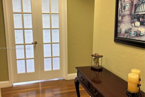 Commercial property in Coral Gables, Florida № 1944139 - photo 11