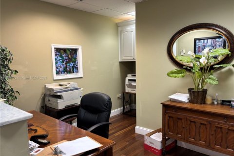 Commercial property in Coral Gables, Florida № 1944139 - photo 20