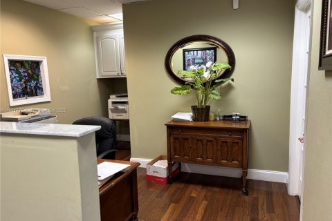Commercial property in Coral Gables, Florida № 1944139 - photo 21