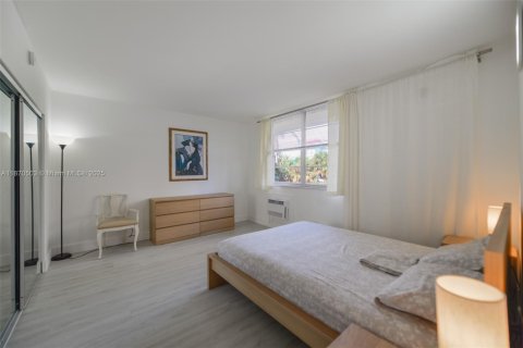 Condominio en venta en Hallandale Beach, Florida, 1 dormitorio, 81.57 m2 № 1979477 - foto 11