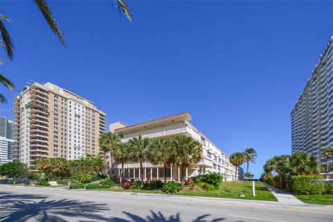 Condominio en venta en Hallandale Beach, Florida, 1 dormitorio, 81.57 m2 № 1979477 - foto 18