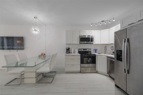 Condominio en venta en Hallandale Beach, Florida, 1 dormitorio, 81.57 m2 № 1979477 - foto 3