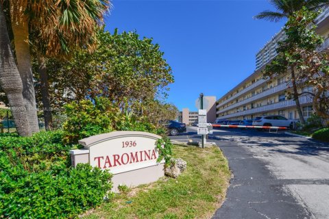 Condominio en venta en Hallandale Beach, Florida, 1 dormitorio, 81.57 m2 № 1979477 - foto 19