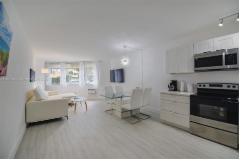 Condominio en venta en Hallandale Beach, Florida, 1 dormitorio, 81.57 m2 № 1979477 - foto 6