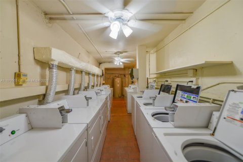 Condominio en venta en Hallandale Beach, Florida, 1 dormitorio, 81.57 m2 № 1979477 - foto 17