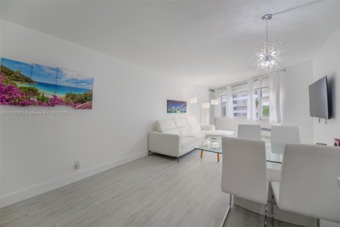 Condominio en venta en Hallandale Beach, Florida, 1 dormitorio, 81.57 m2 № 1979477 - foto 10