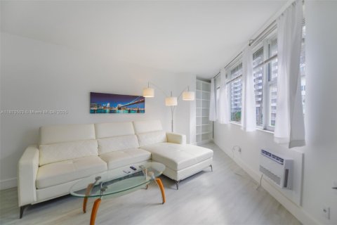 Condominio en venta en Hallandale Beach, Florida, 1 dormitorio, 81.57 m2 № 1979477 - foto 7