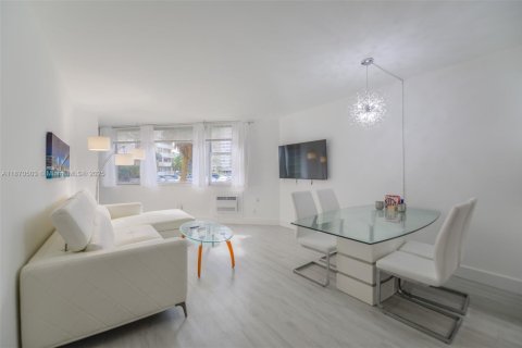 Condominio en venta en Hallandale Beach, Florida, 1 dormitorio, 81.57 m2 № 1979477 - foto 8