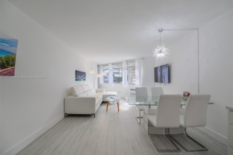 Condominio en venta en Hallandale Beach, Florida, 1 dormitorio, 81.57 m2 № 1979477 - foto 9