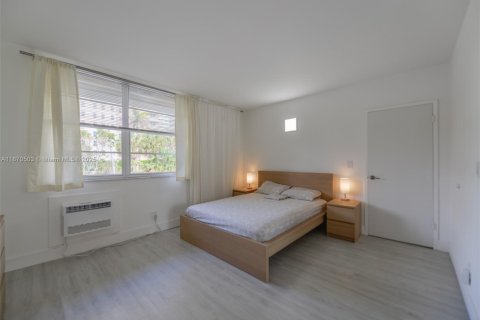 Condominio en venta en Hallandale Beach, Florida, 1 dormitorio, 81.57 m2 № 1979477 - foto 13