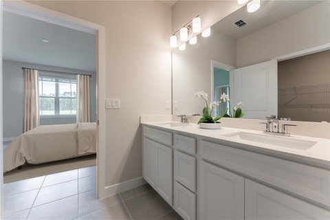 House in New Smyrna Beach, Florida 3 bedrooms, 176.51 sq.m. № 2150267 - photo 10