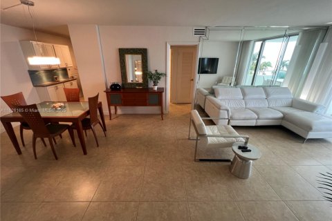 Condominio en alquiler en Miami Beach, Florida, 2 dormitorios, 95.69 m2 № 1921933 - foto 13