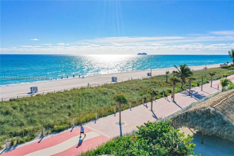 Condominio en alquiler en Miami Beach, Florida, 2 dormitorios, 95.69 m2 № 1921933 - foto 2