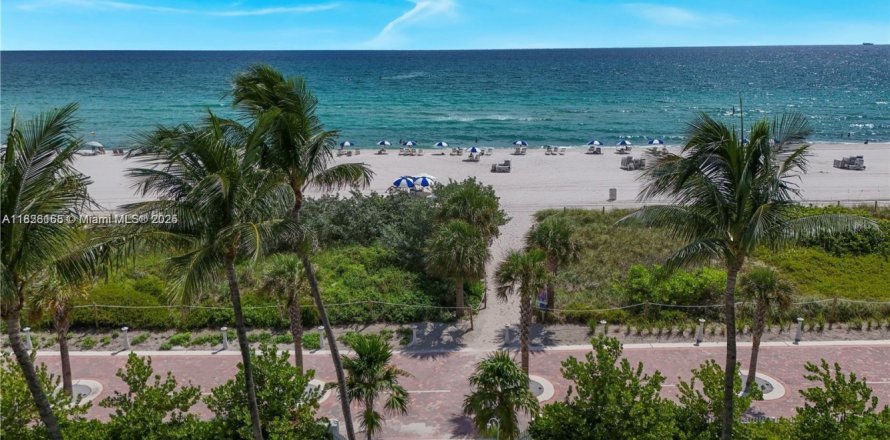 Condominio en Miami Beach, Florida, 2 dormitorios  № 1921933