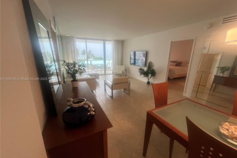 Condominio en alquiler en Miami Beach, Florida, 2 dormitorios, 95.69 m2 № 1921933 - foto 18
