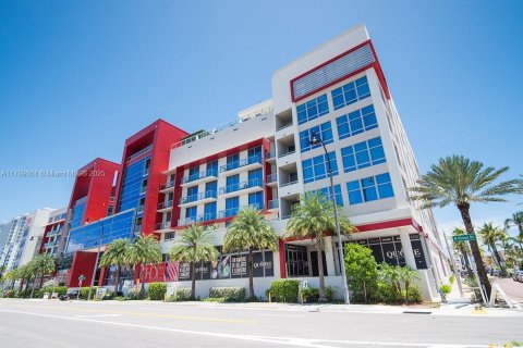 Hôtel, hôtellerie à vendre à Hollywood, Floride: 2 chambres, 88.16 m2 № 2025784 - photo 6