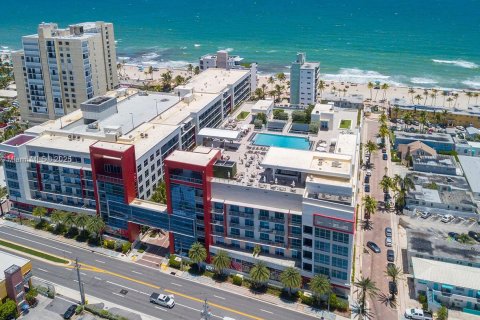 Hôtel, hôtellerie à vendre à Hollywood, Floride: 2 chambres, 88.16 m2 № 2025784 - photo 21