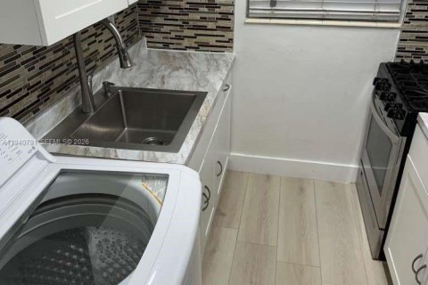 Купить кондоминиум в Майами-Бич, Флорида 1 спальня, 51.56м2, № 1997994 - фото 2