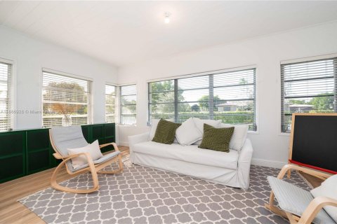 Villa ou maison à louer à Miami, Floride: 3 chambres, 176.24 m2 № 1981611 - photo 13