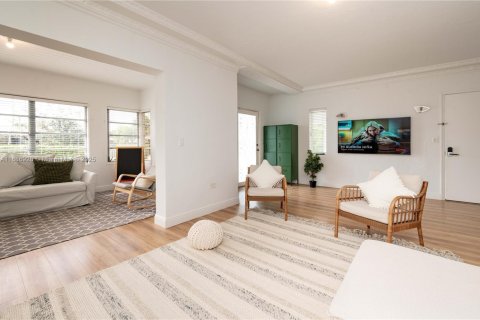 Villa ou maison à louer à Miami, Floride: 3 chambres, 176.24 m2 № 1981611 - photo 10