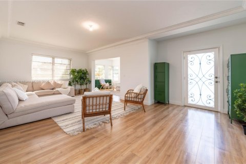 Villa ou maison à louer à Miami, Floride: 3 chambres, 176.24 m2 № 1981611 - photo 12