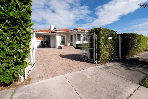 Villa ou maison à louer à Miami, Floride: 3 chambres, 176.24 m2 № 1981611 - photo 25