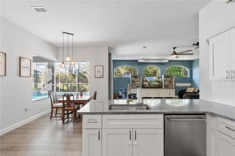 Casa en venta en Weeki Wachee, Florida, 3 dormitorios, 239.32 m2 № 1894720 - foto 17