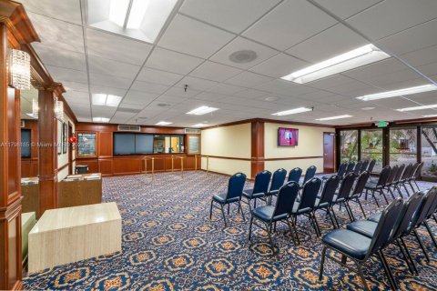 Copropriété à vendre à Pembroke Pines, Floride: 2 chambres, 110.74 m2 № 1937283 - photo 18