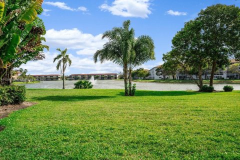 Condo in Pembroke Pines, Florida, 2 bedrooms  № 1937283 - photo 24