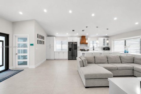 Купить виллу или дом в Майами, Флорида 3 спальни, 153.75м2, № 2240661 - фото 11